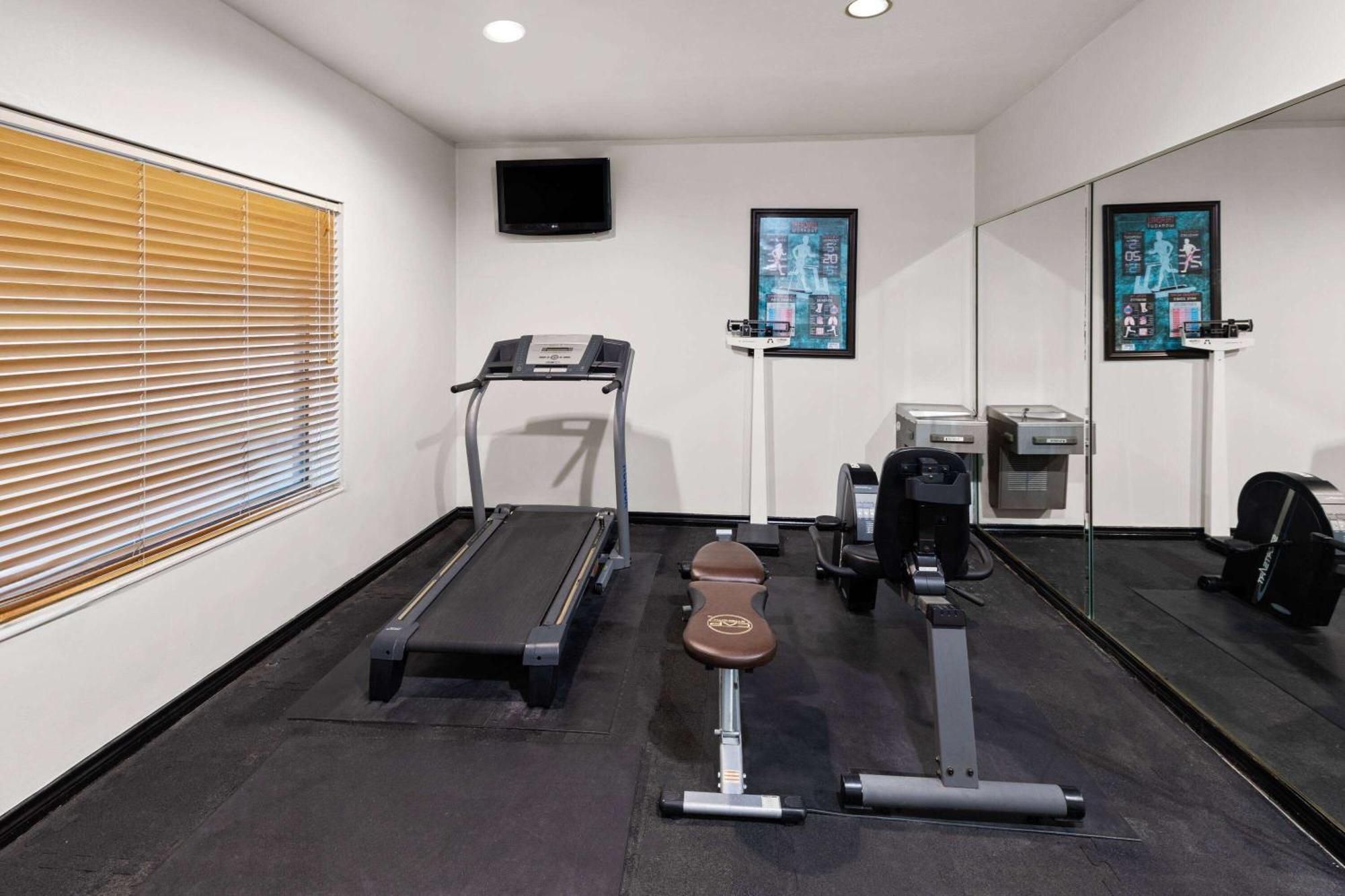 Baymont By Wyndham Houston Brookhollow エクステリア 写真