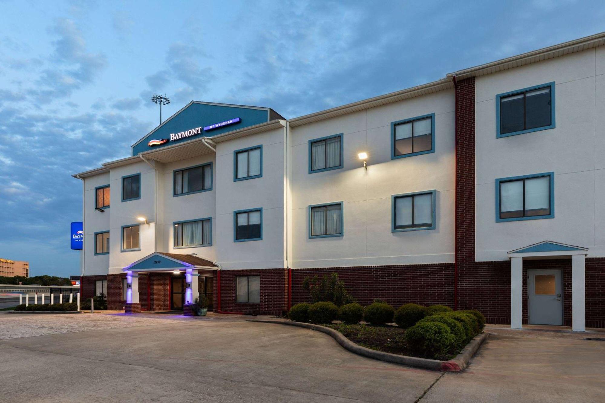 Baymont By Wyndham Houston Brookhollow エクステリア 写真