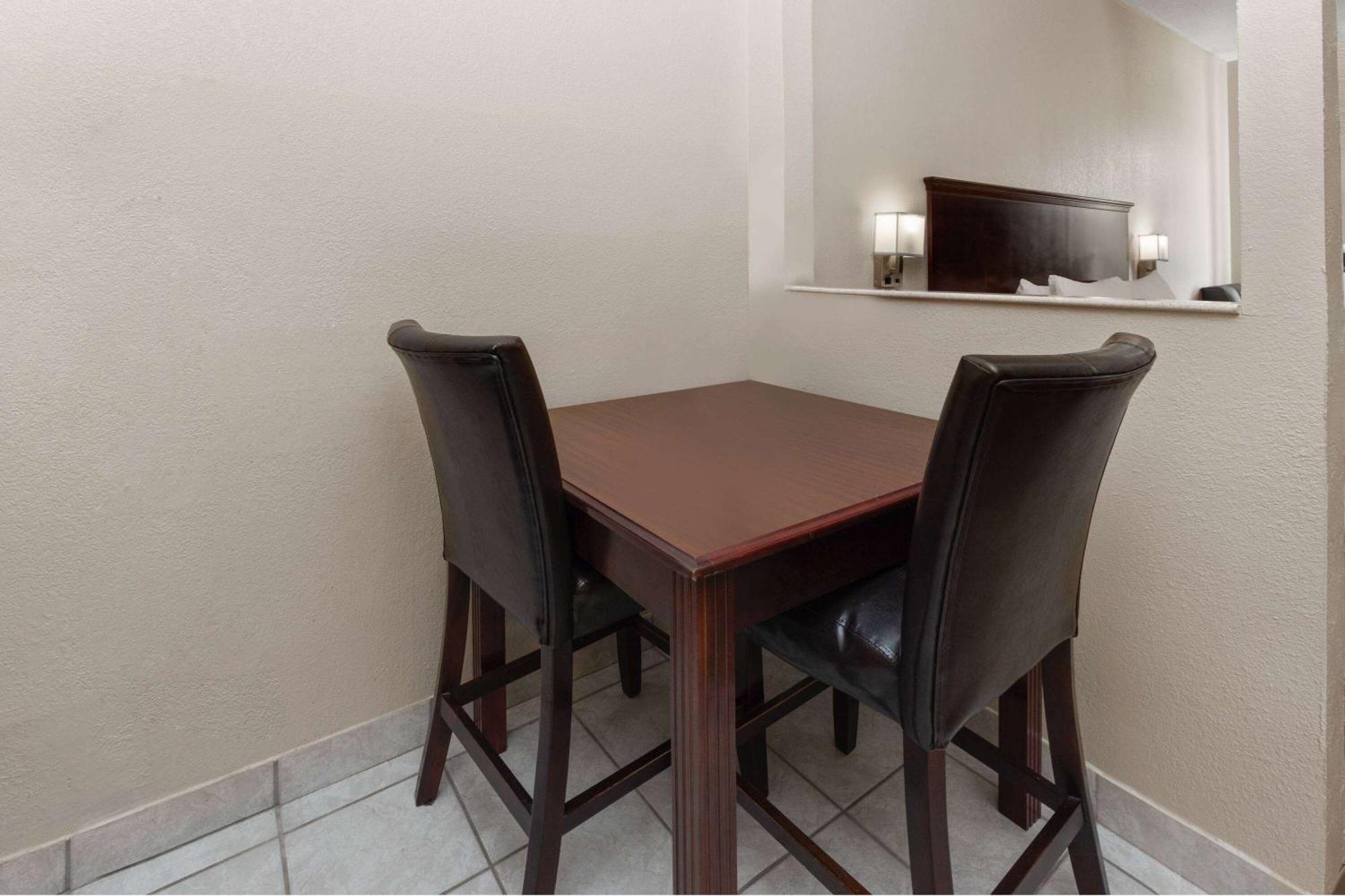 Baymont By Wyndham Houston Brookhollow エクステリア 写真