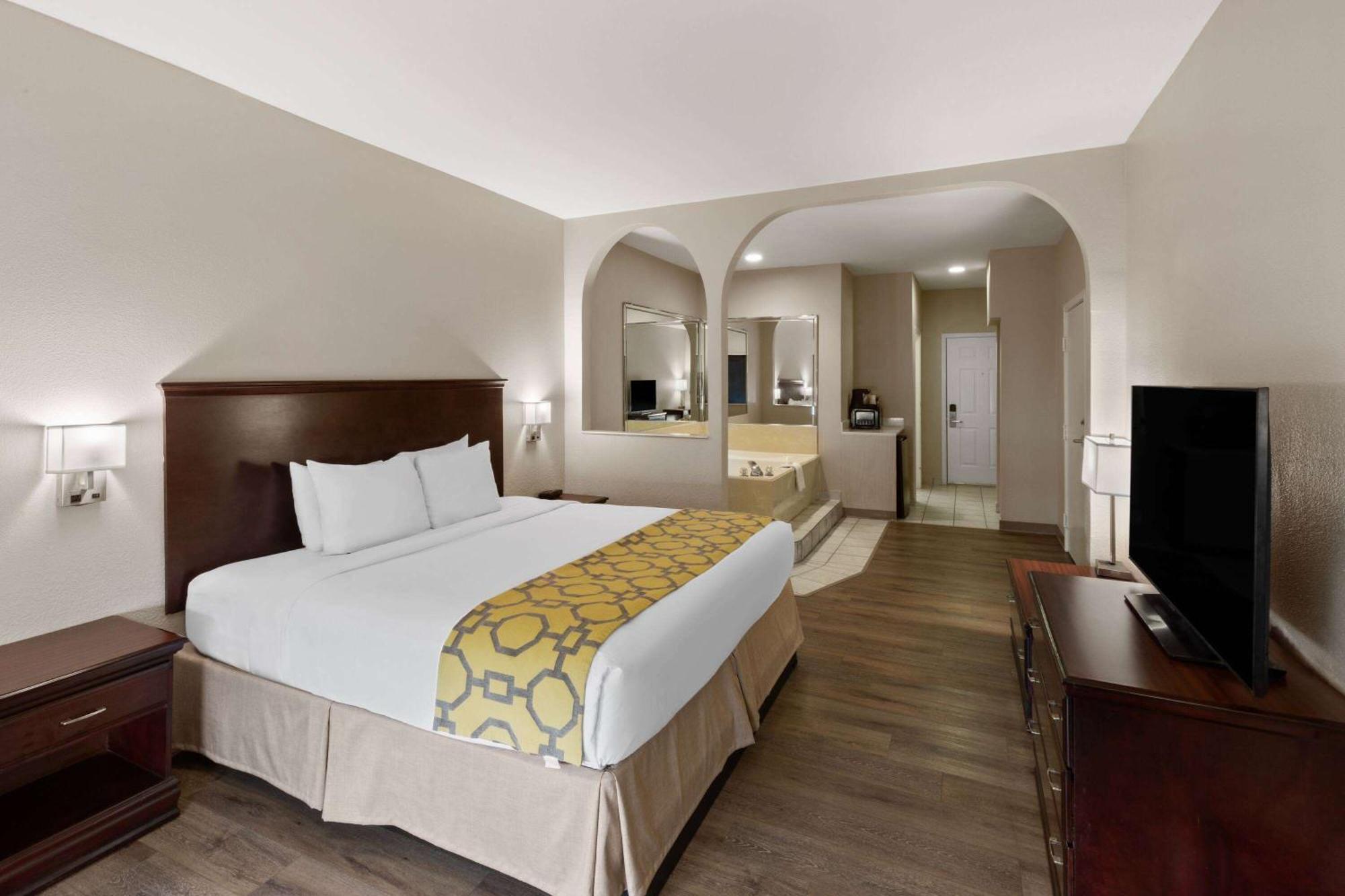 Baymont By Wyndham Houston Brookhollow エクステリア 写真
