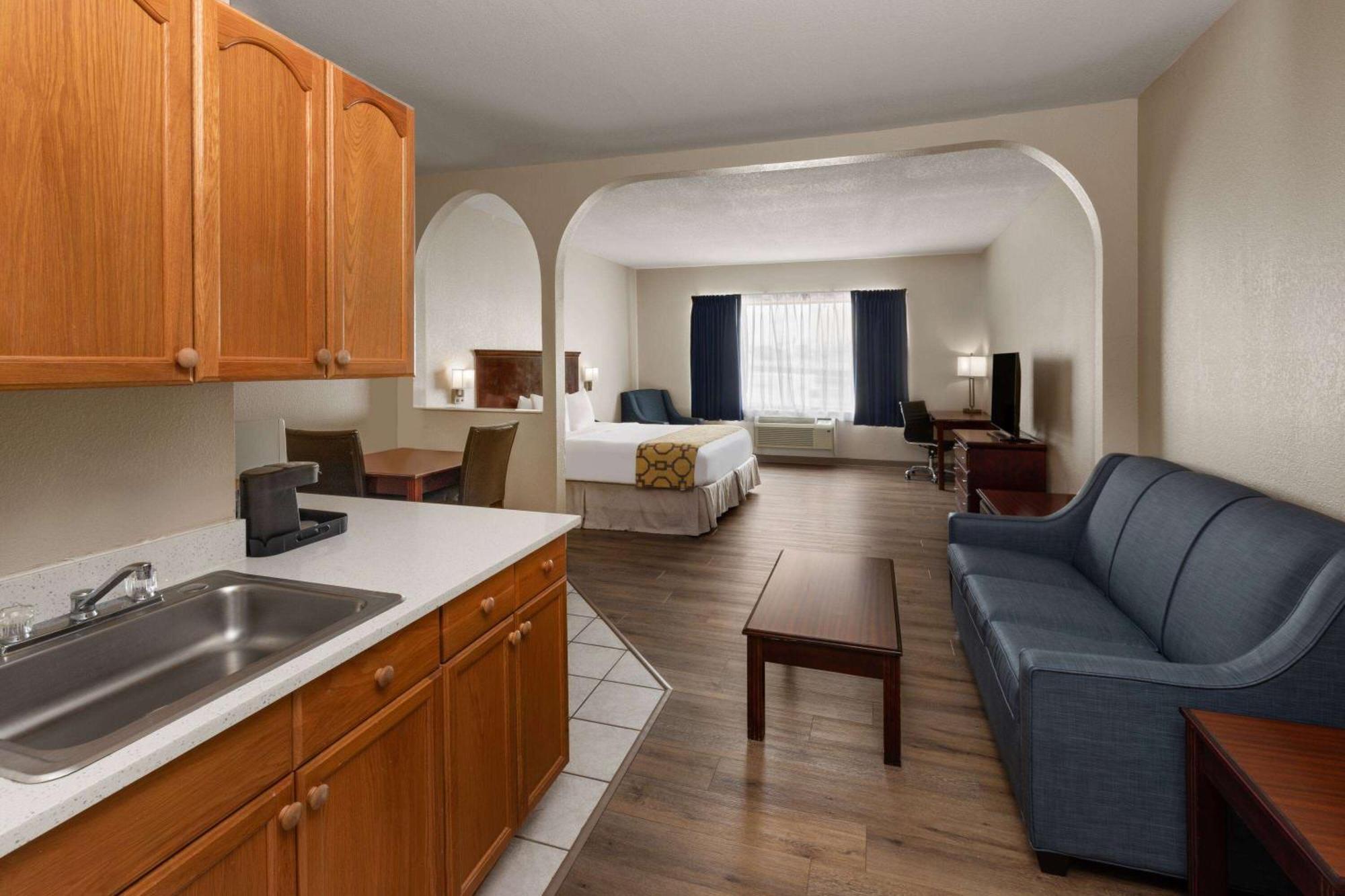 Baymont By Wyndham Houston Brookhollow エクステリア 写真