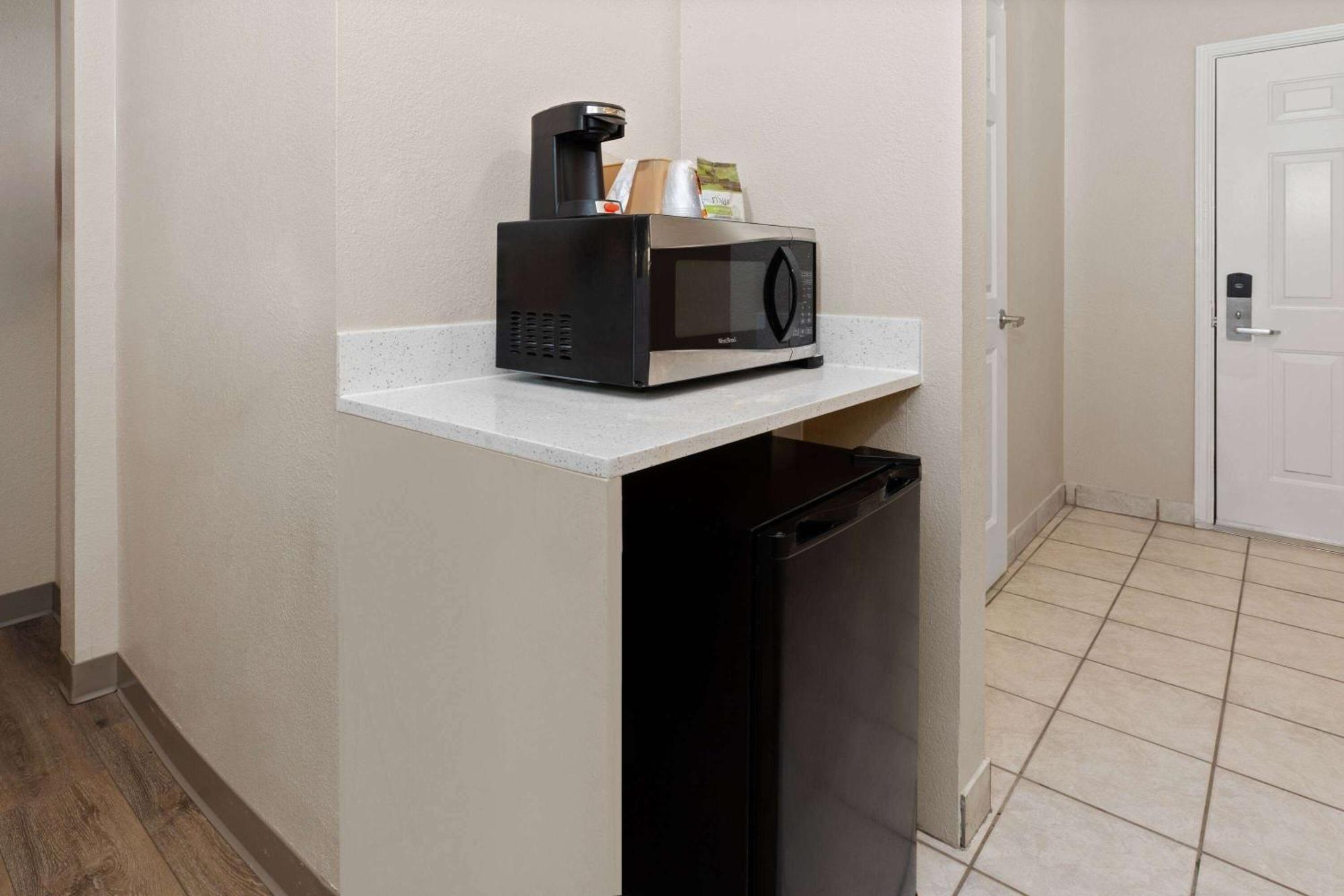 Baymont By Wyndham Houston Brookhollow エクステリア 写真